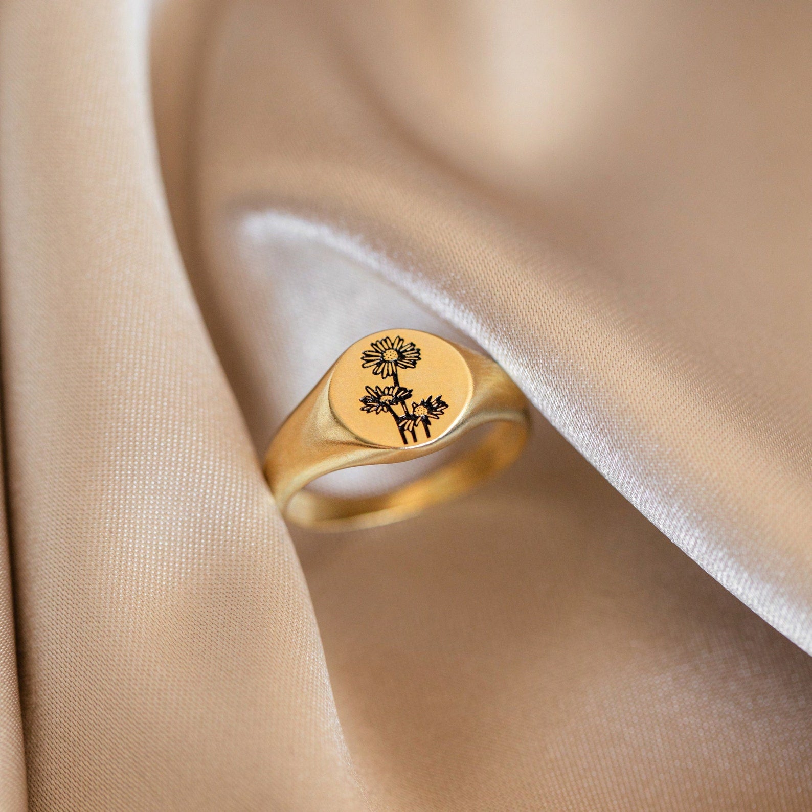 Birth Flower Signet Ring 18K Gold